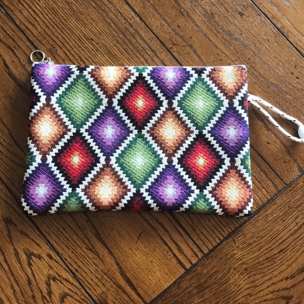 BRAND NEW 🧿 Ottoman pattern colorful clutch